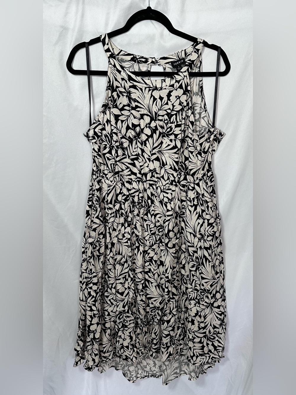 Torrid Black and Cream Floral Halter A-line Mini Dress Size 1